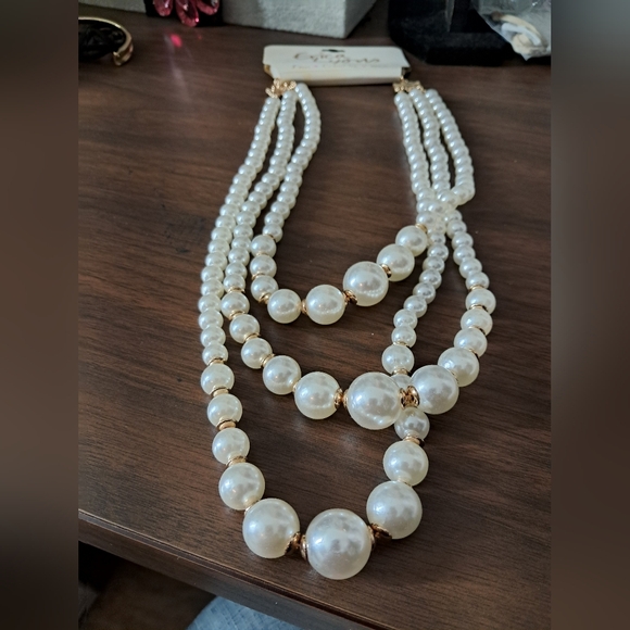 EL Erica Lyons 3 strand pearl necklace - Picture 5 of 5
